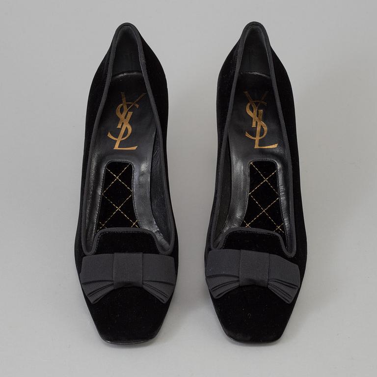 Pumps by Yves Saint Laurent, size 39.5.