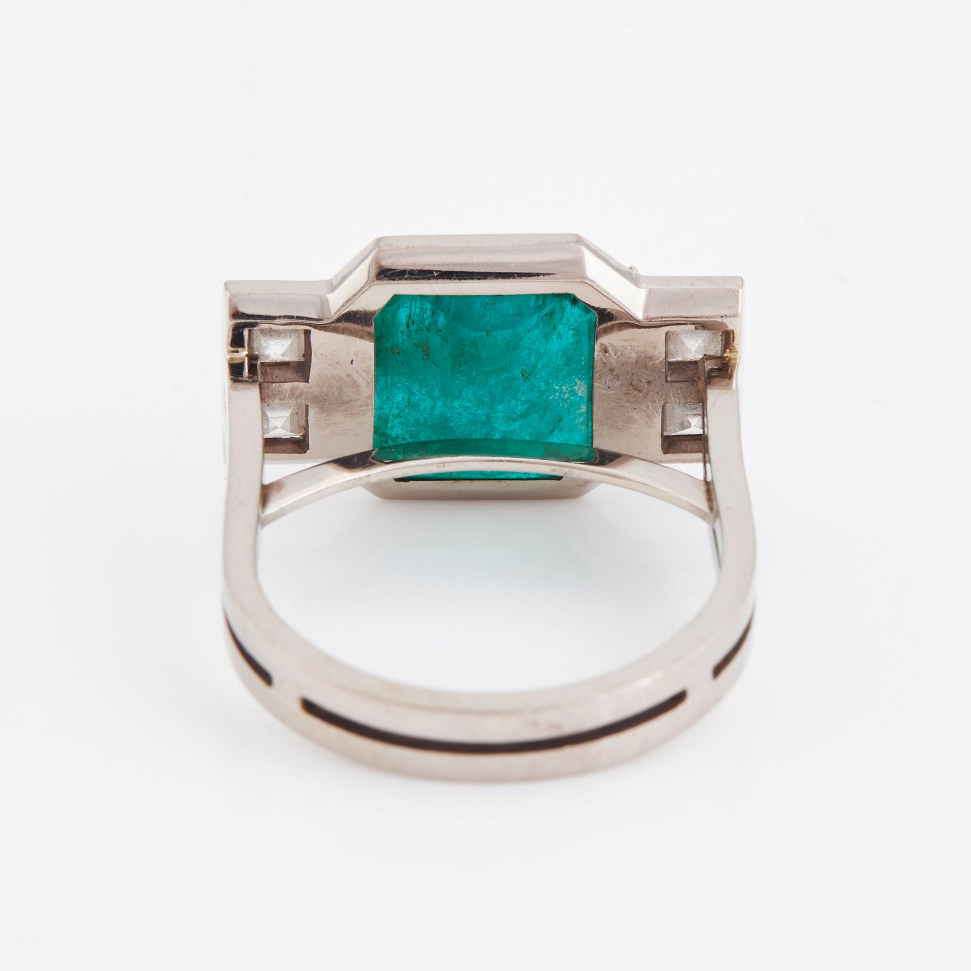 Rey Urban, an 18K white gold ring set with a step-cut emerald, Stockholm 1985.