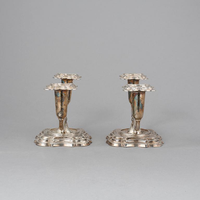 KANDELABRAR, ett par, silver, svenska importstämplar, 1900-talets första hälft.