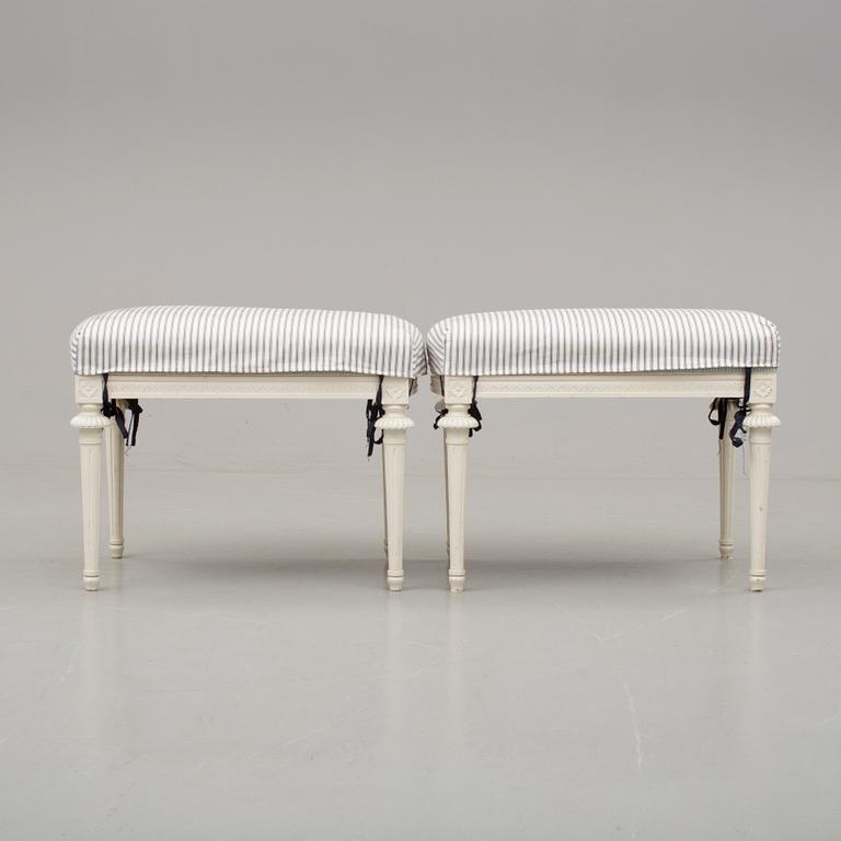 TABURETTER, ett par, gustaviansk stil, 1900-talets mitt.