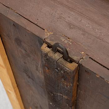 A hanging cabinet, 19th Century.