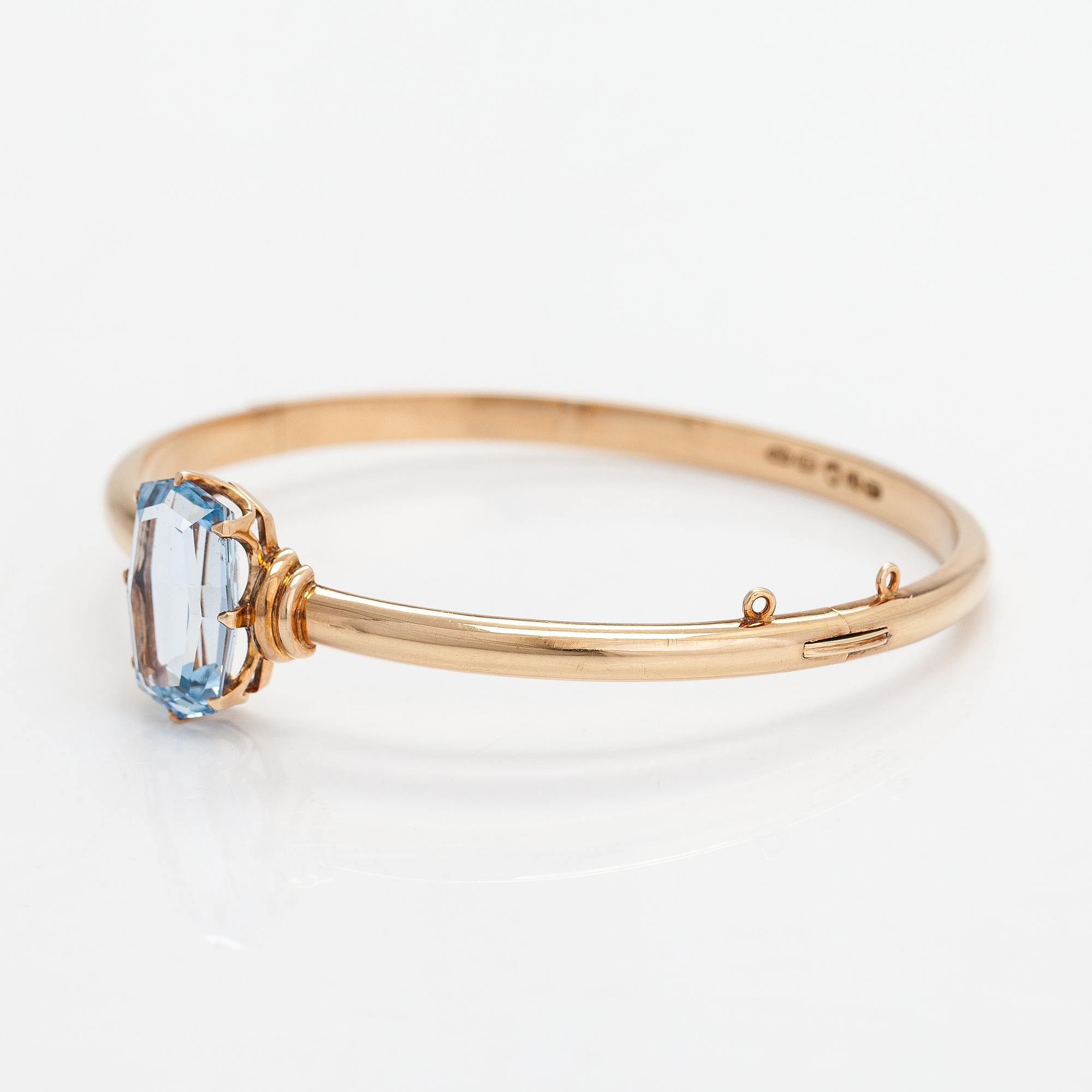 Rannekoru, 14K kultaa, synteettinen spinelli. Westerback, Helsinki 1940.