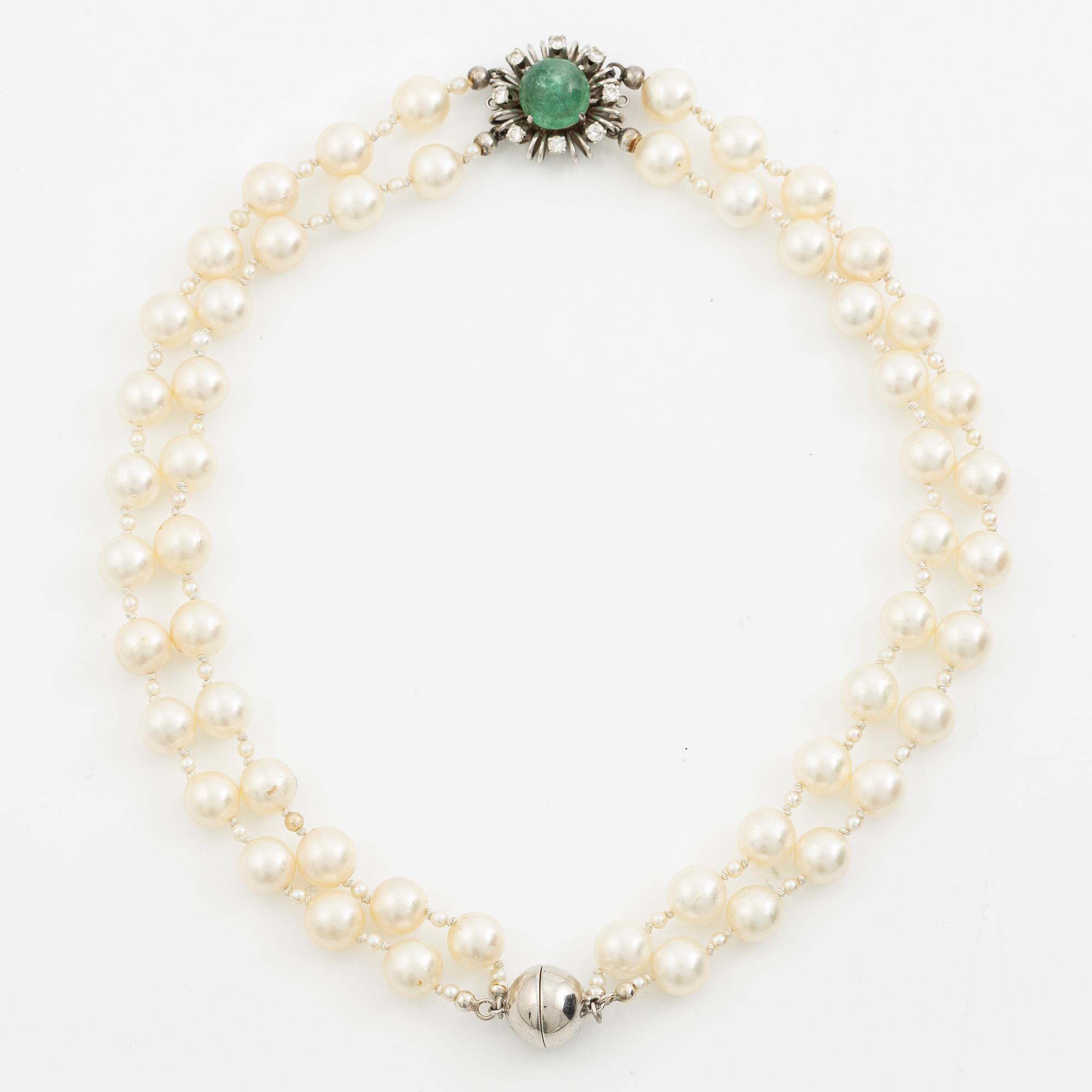 Collier odlade pärlor med två lås.