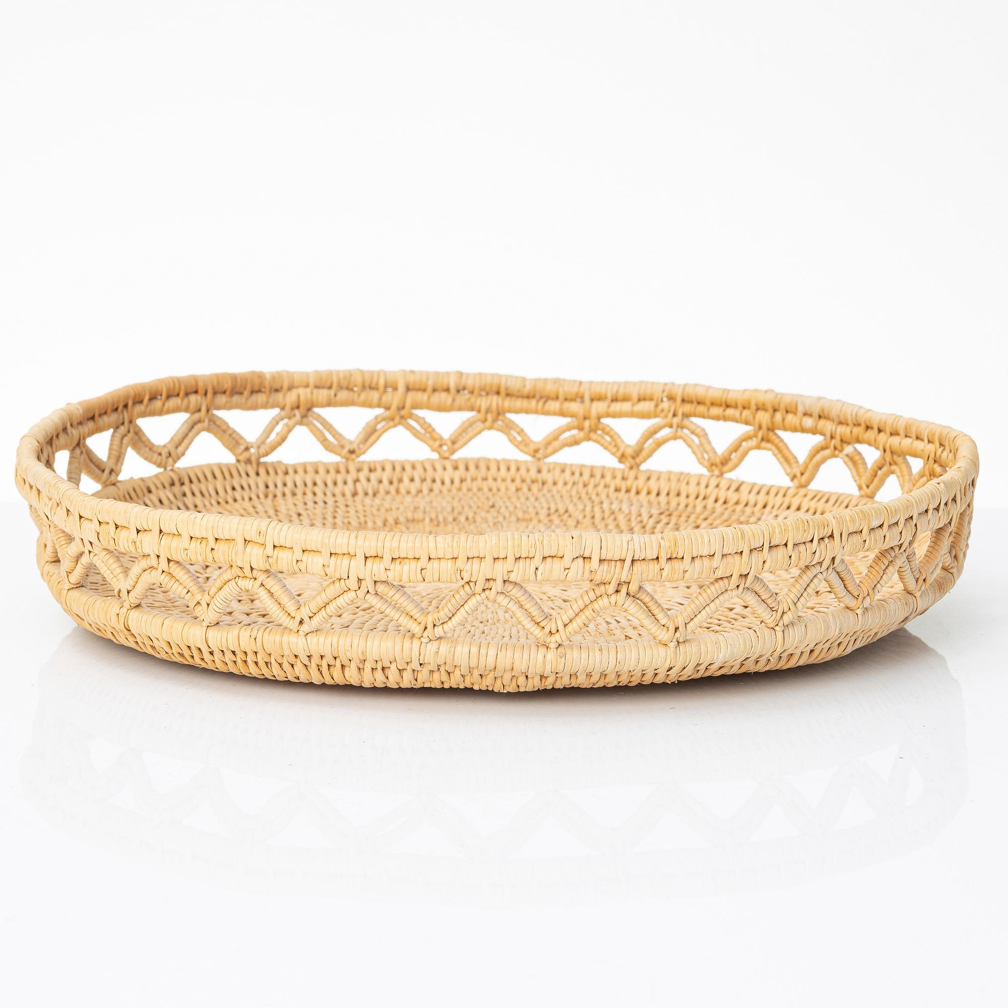Basket, wickerwork.