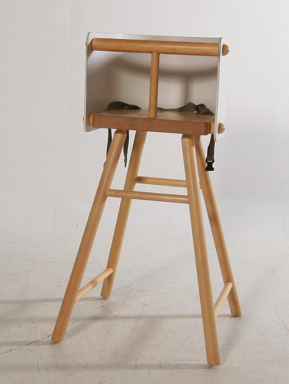 BARNSTOL. Artek, design Ben af Schulten. "Baby Chair 616".