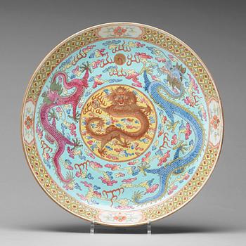 683. A five-clawed dragon dish, Qing dynasty with Guangxu mark and period (1875-1908).