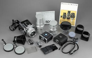 KAMERA med TILLBEHÖR, Hasselblad 500C/M, nr RC 1301211, Sverige, 1985.