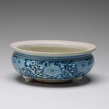 A blue and white censer, Qing dynasty, 18th Century.
