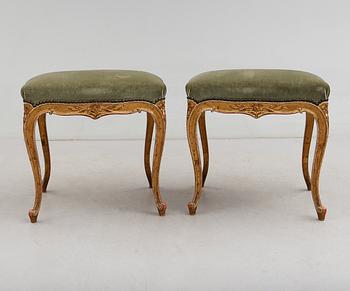 TABURETTER, 1 par, rokokostil, omkring år 1900.