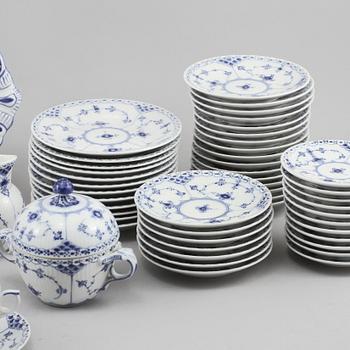 KAFFESERVIS, 48 delar, porslin, "Musselmalet", Royal Copenhagen, 1900-talets andra hälft.