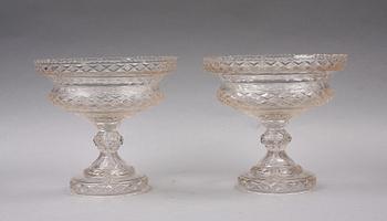 SKÅLAR PÅ FOT, ett par, glas, empire, Frankrike. 1800-talets första hälft.