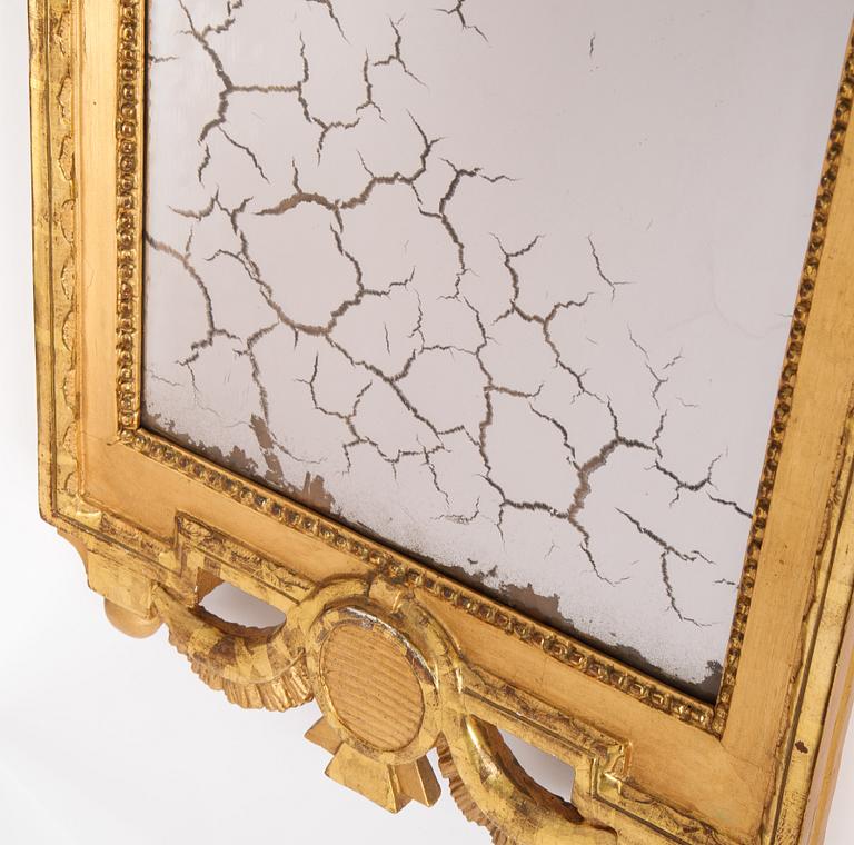 A gustavian giltwood and parcel-gilt mirror by Johan Åkerblad (master 1758-1799).