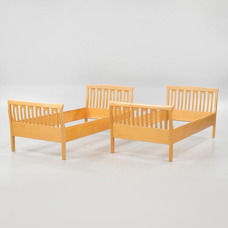 A pair of beds by Carl Malmsten for Åfors Möbelfabrik, second half of the 20th century.