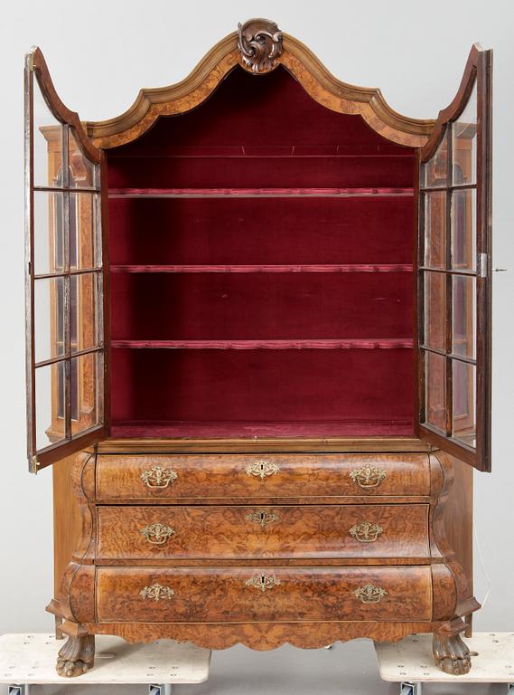 VITRINSKÅP, senbarockstil, 1800/1900-tal.