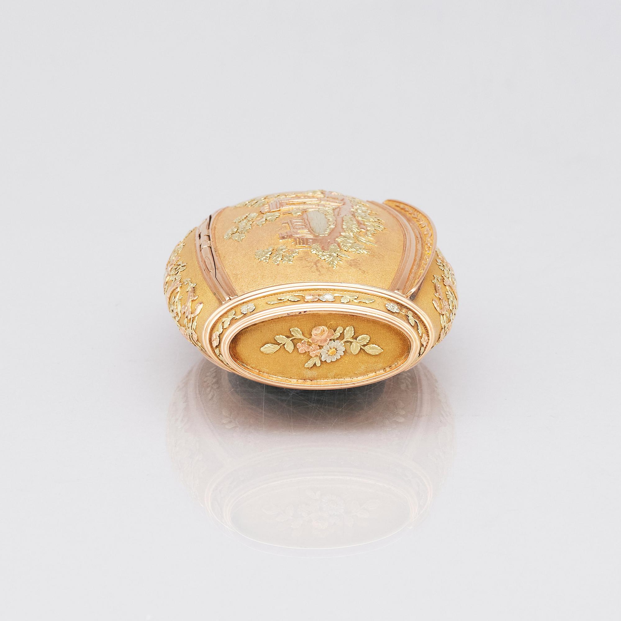 A French gold box en quatre couleurs, marks of Christian Petschler, Paris 1814-1822.