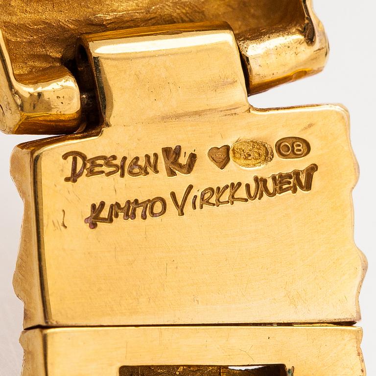Kimmo Virkkunen, Kaulakoru, korvakorupari kja rintaneula, 14K kultaa ja timantteja n. 0.06 ct yht. Helsinki 1991.
