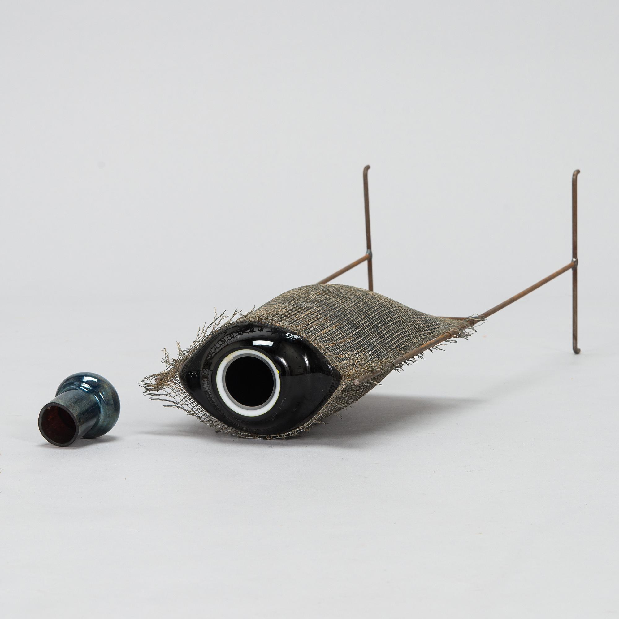 A sculpture signed Markku Salo, Nuutajärvi Notsjö 1991.