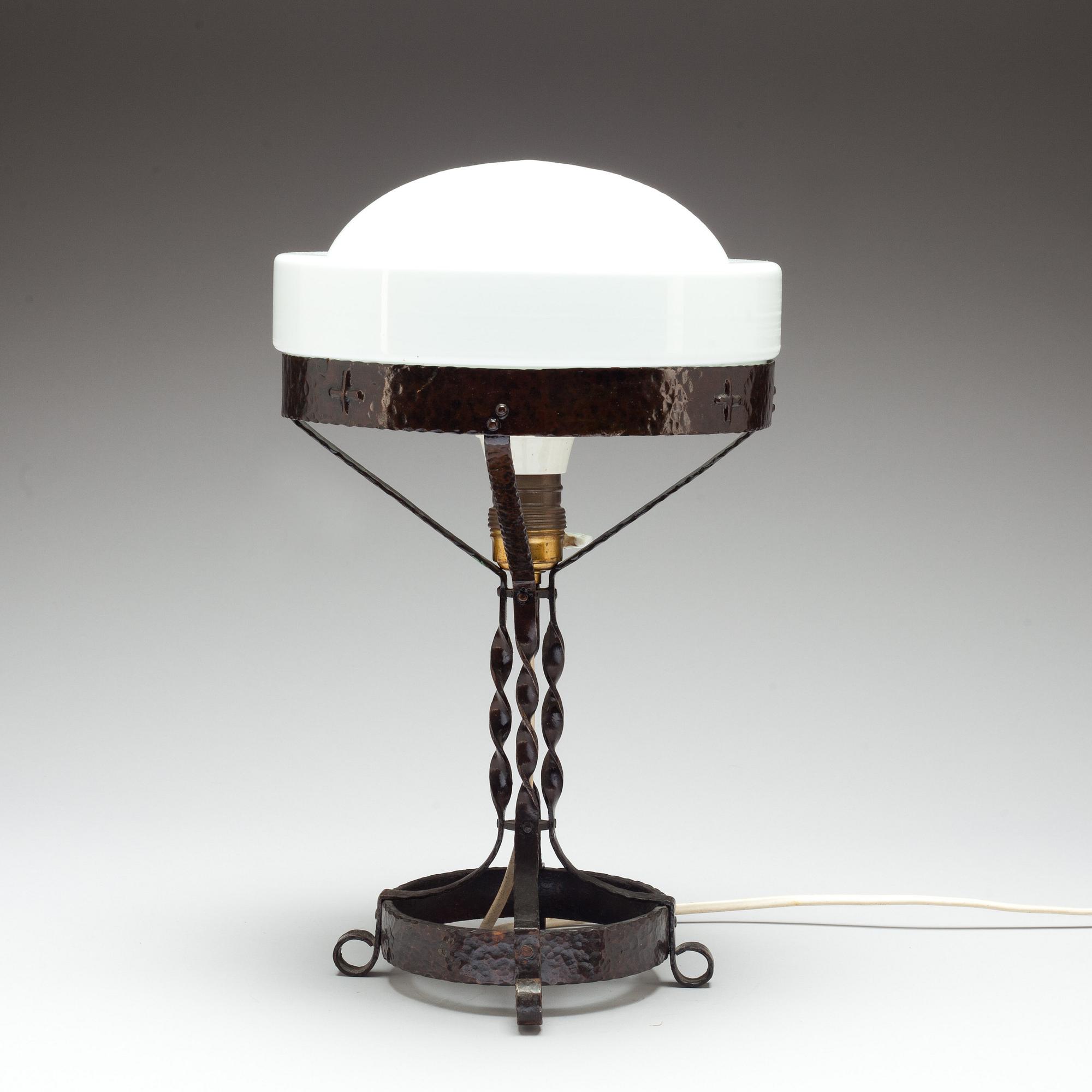 BORDSLAMPA, 1900-talets första hälft.