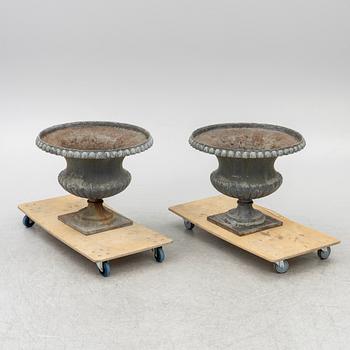 Garden urns, a pair, 20th century.
