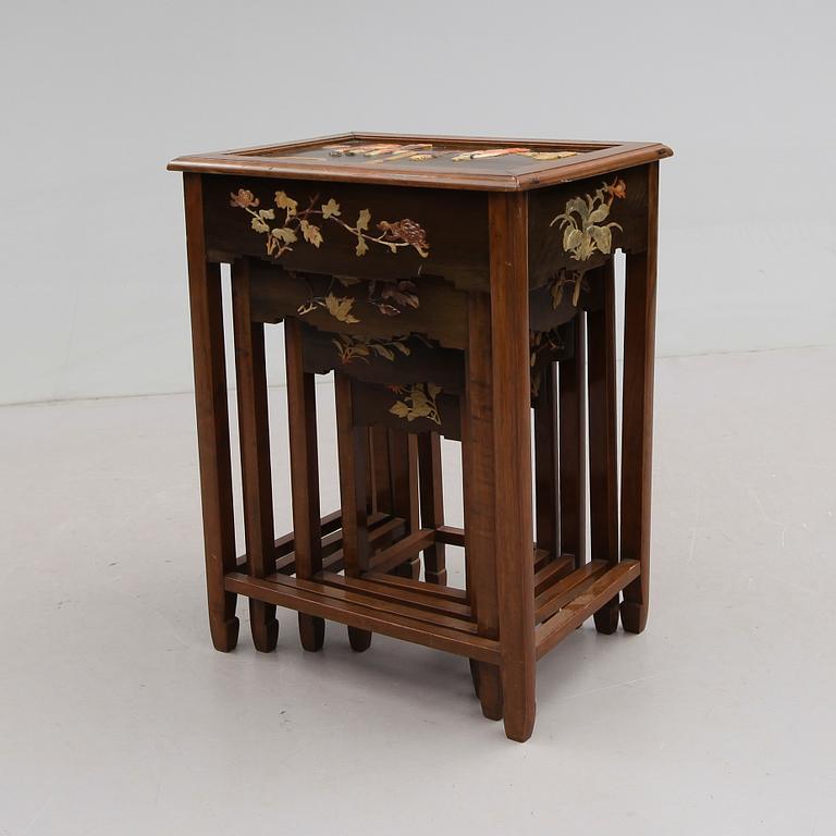 SATSBORD, 4 delar, orientalisk, 1900-tal.