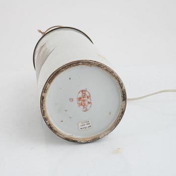 A porcelain vase/tablelamp, China, 20th century.
