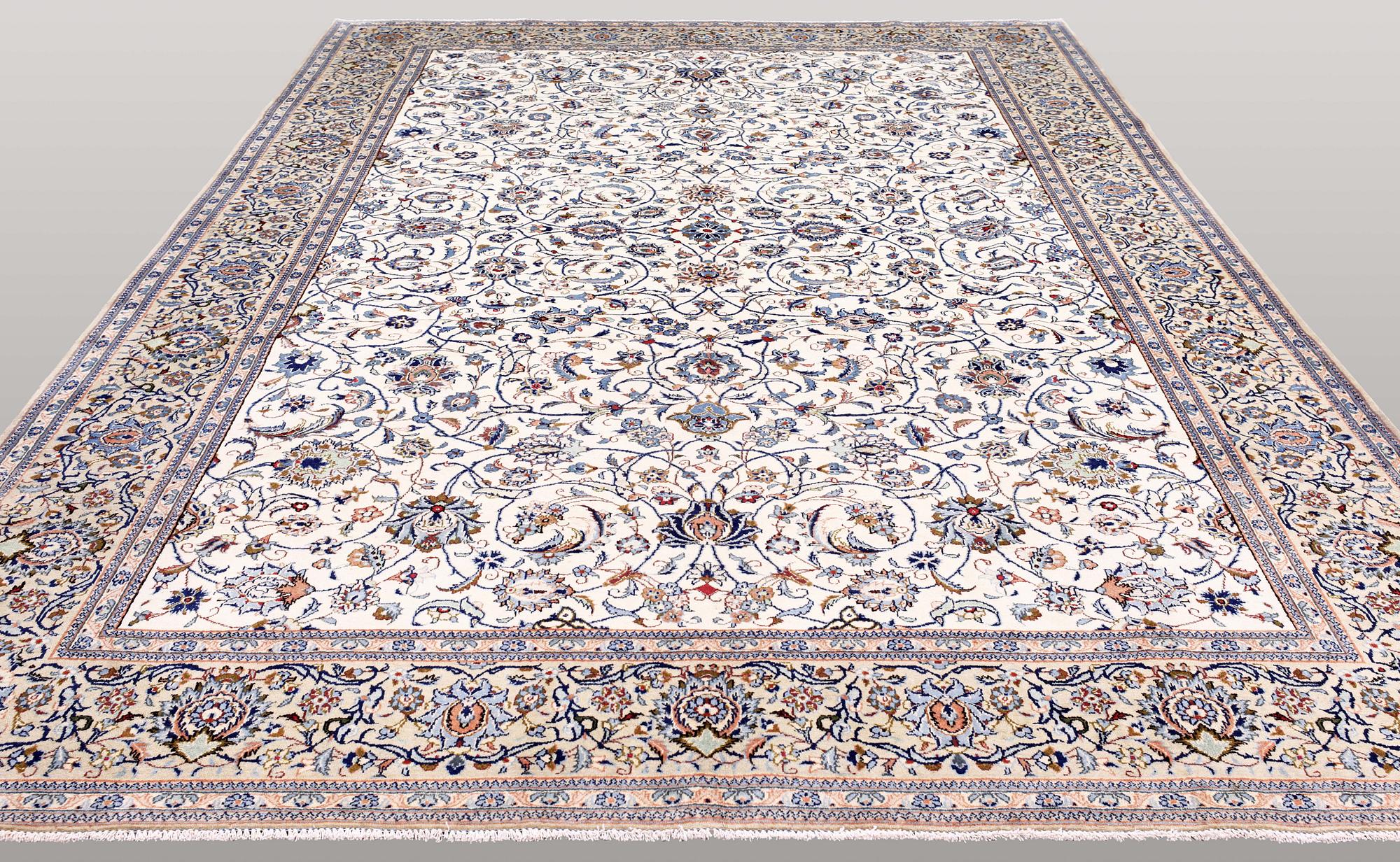 A carpet, Kashan, ca 402 x 278 cm.