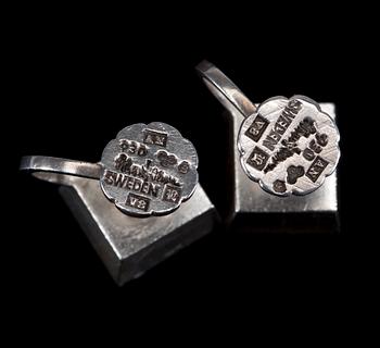 ÖRHÄNGEN, ett par, sterlingsilver med bergkristall, Wiwen Nilsson, Lund 1947.