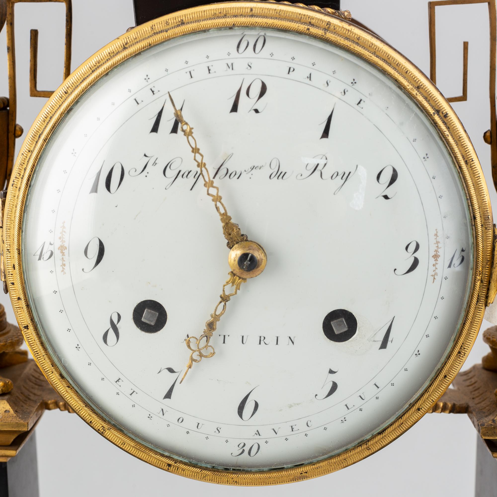 Bordspendyl, patinerad och förgylld brons. Märkt J H Gay, bor:ger a Roy, à Turin, Louis XVI-stil.