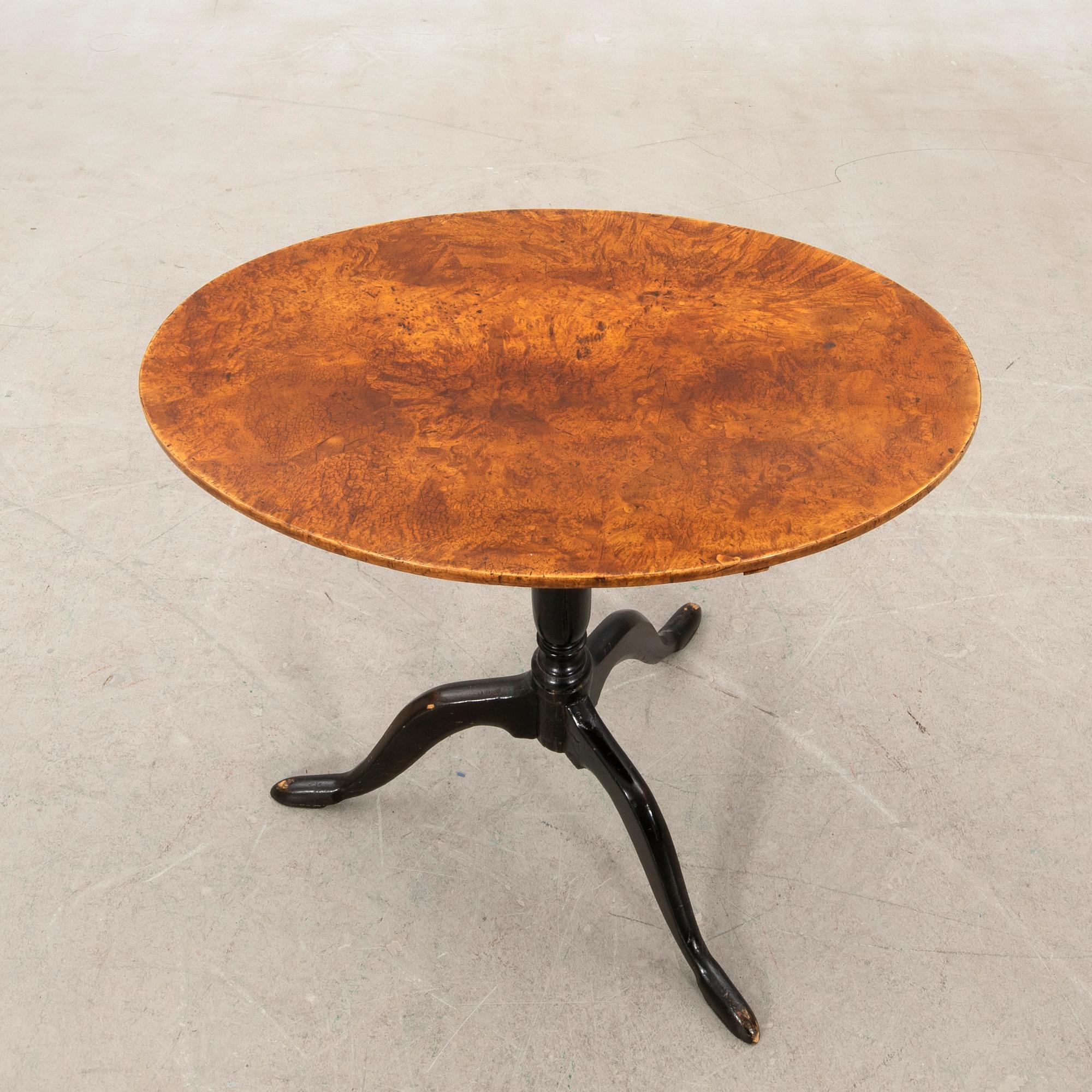 Folding table by Lars Erik Lindell (master in Köping 1818-1843).