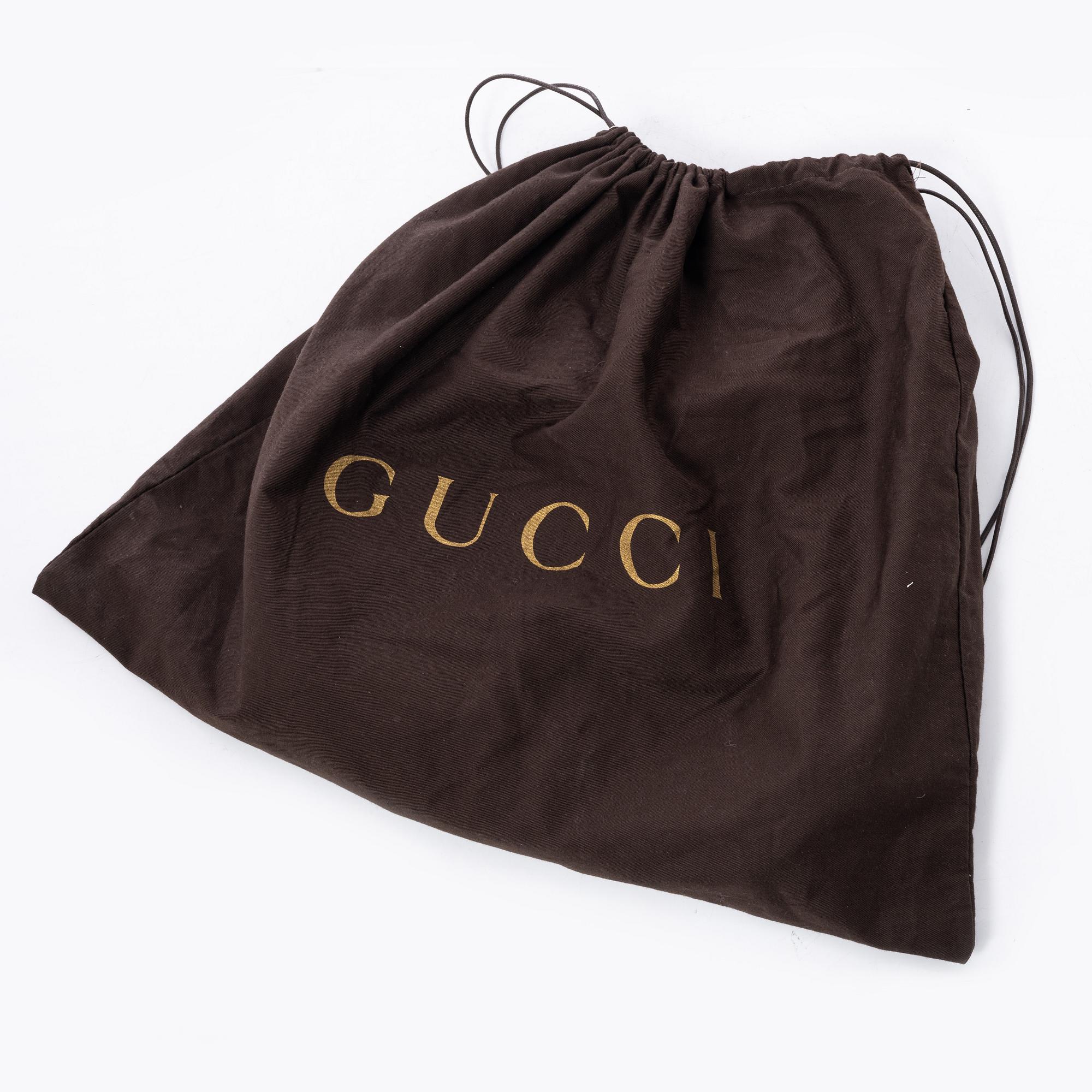 Burberry, weekend bag.