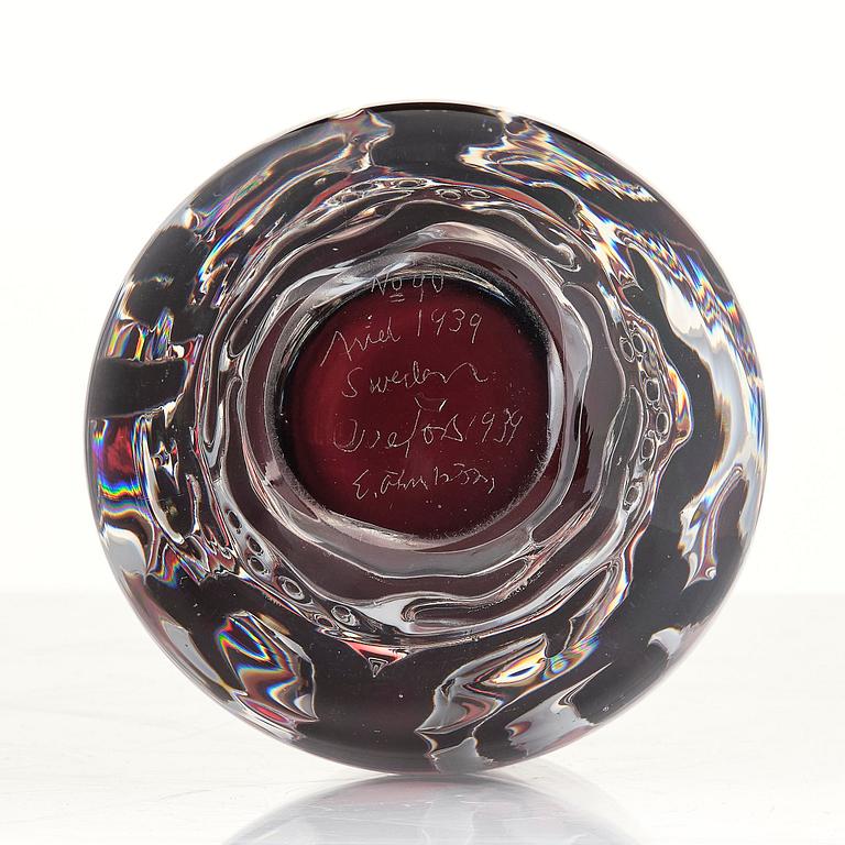 Edvin Öhrström, an ariel glass vase, Orrefors, Sweden, 1939, no. 90.