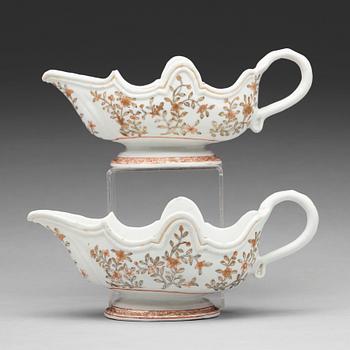 A pair of 'rouge de fer' sauce boats, Qing dynasty, Qianlong (1736-95).