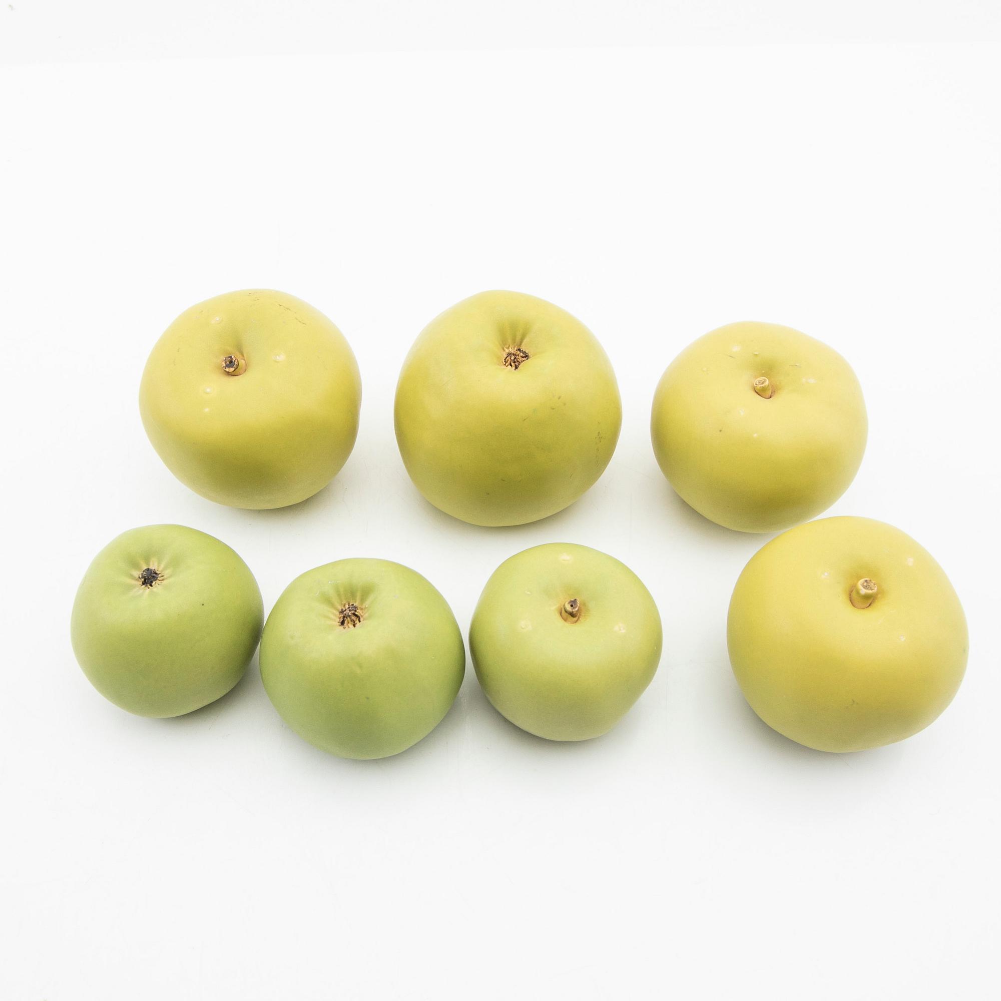 Ingrid Herrlin, Translation: "Box with green apples, stoneware".