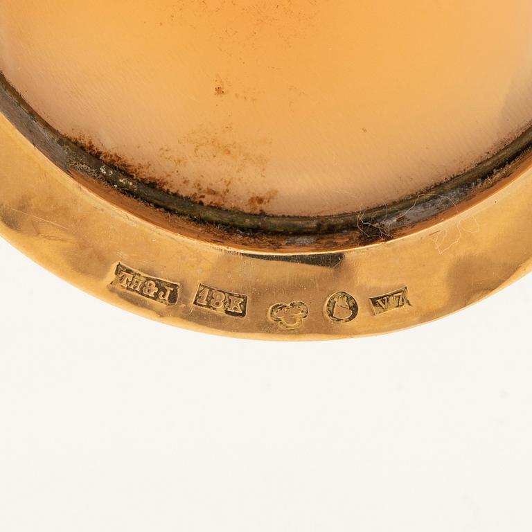 Brooch, 18K gold with shell cameo.