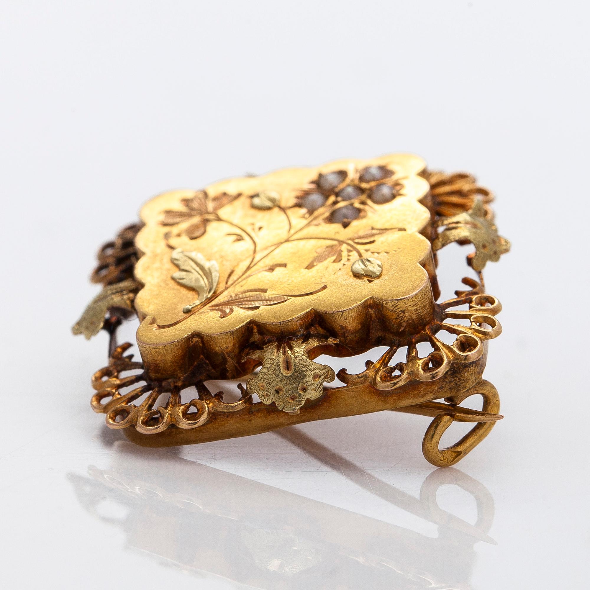 Brosch, 21K guld och pärlor, Frankrike omkring 1900.