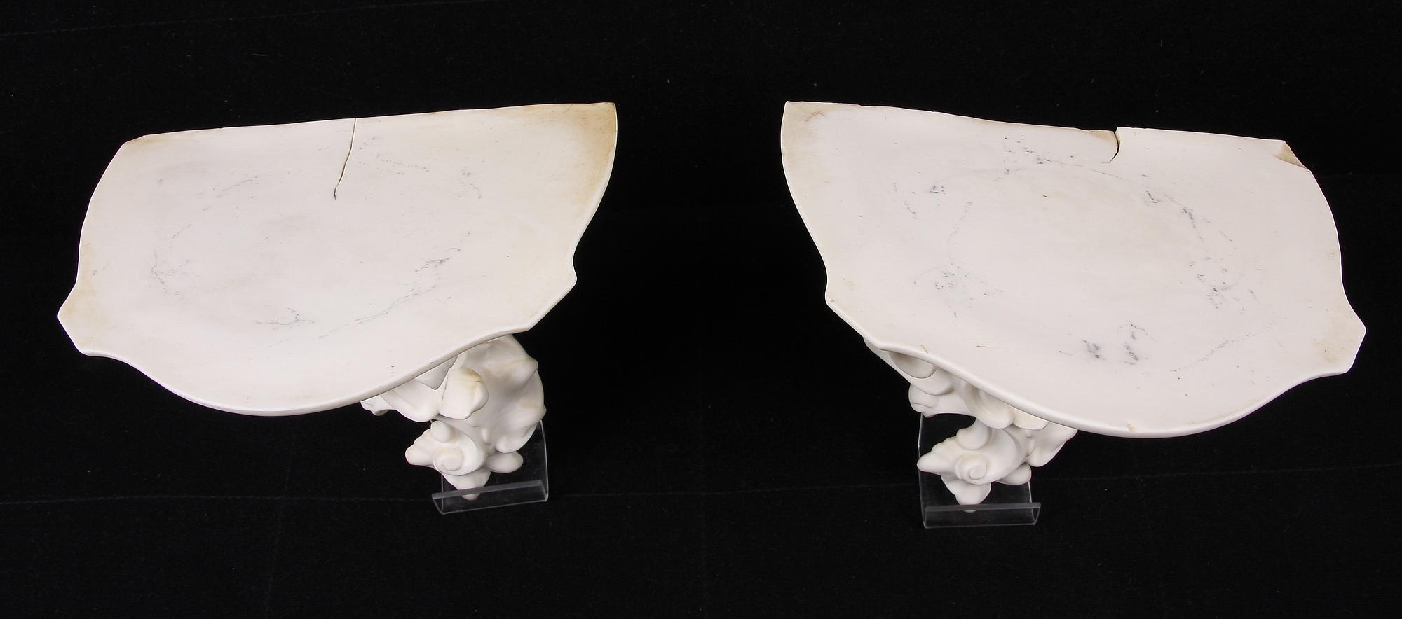 KONSOLHYLLOR, ett par, parian, nyrokoko, Gustafsberg, 1899.