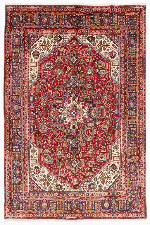 A Tabriz carpet, c. 300 x 200 cm.