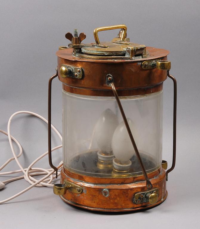 LYKTA, koppar, mässing och glas. 1900-talets första hälft.