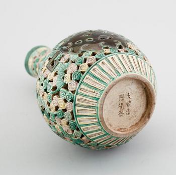VAS, porslin, Kina, 1800-tal.