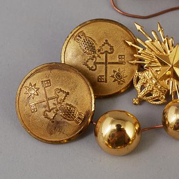 UNIFORMSKNAPPAR, 47 st, förgylld mässing, Sporrong, ca 1900.