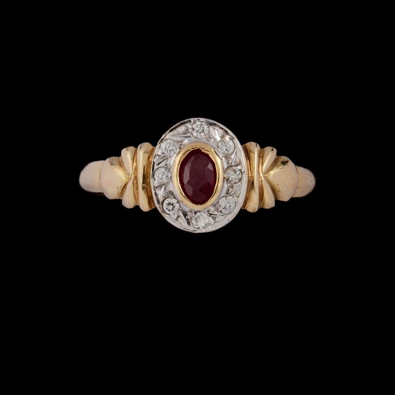 RING, 18k guld md fasettslipad blå safir samt 8 briljantslipade diamanter, totalt ca 0.24 ct. Vikt 3 g.
