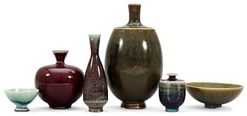 1162. Four different stoneware vases and two bowls, by Berndt Friberg, Gustavsberg studio.