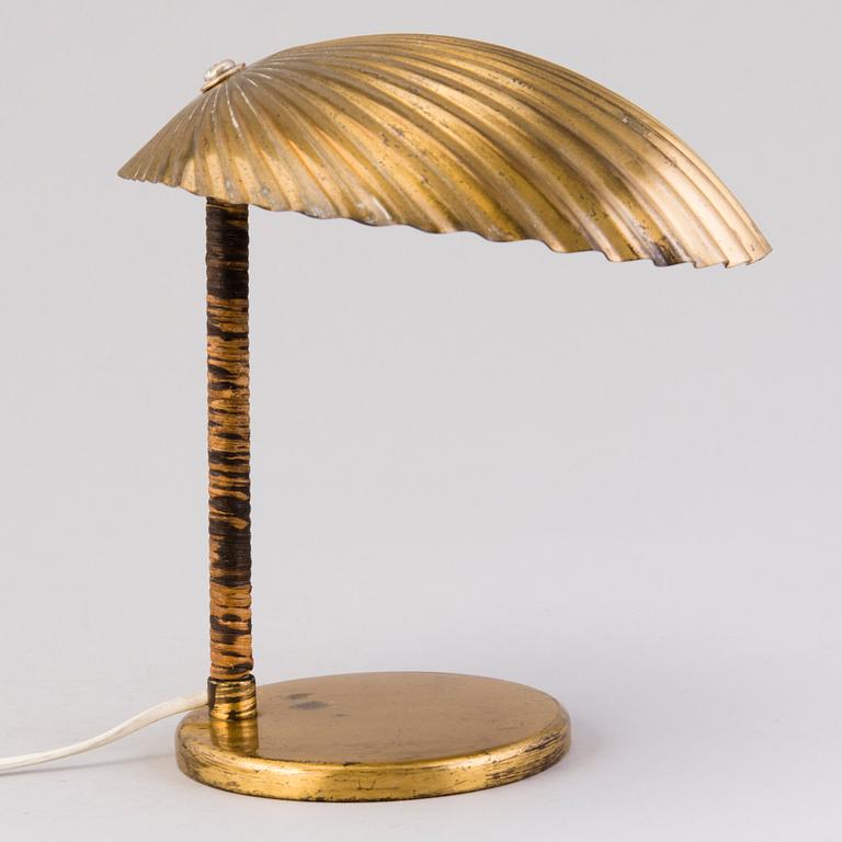 PAAVO TYNELL, A DESK LAMP. A shell.  Manufactured by Taito Oy. Designed in 1938/39.