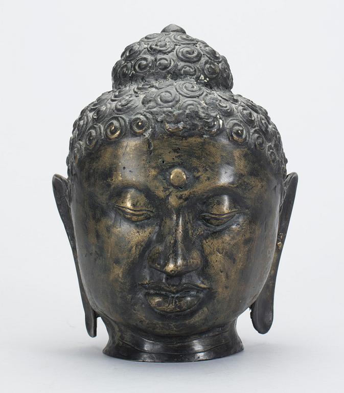SKULPTURHUVUD, metall, "Buddha" 1900-tal.