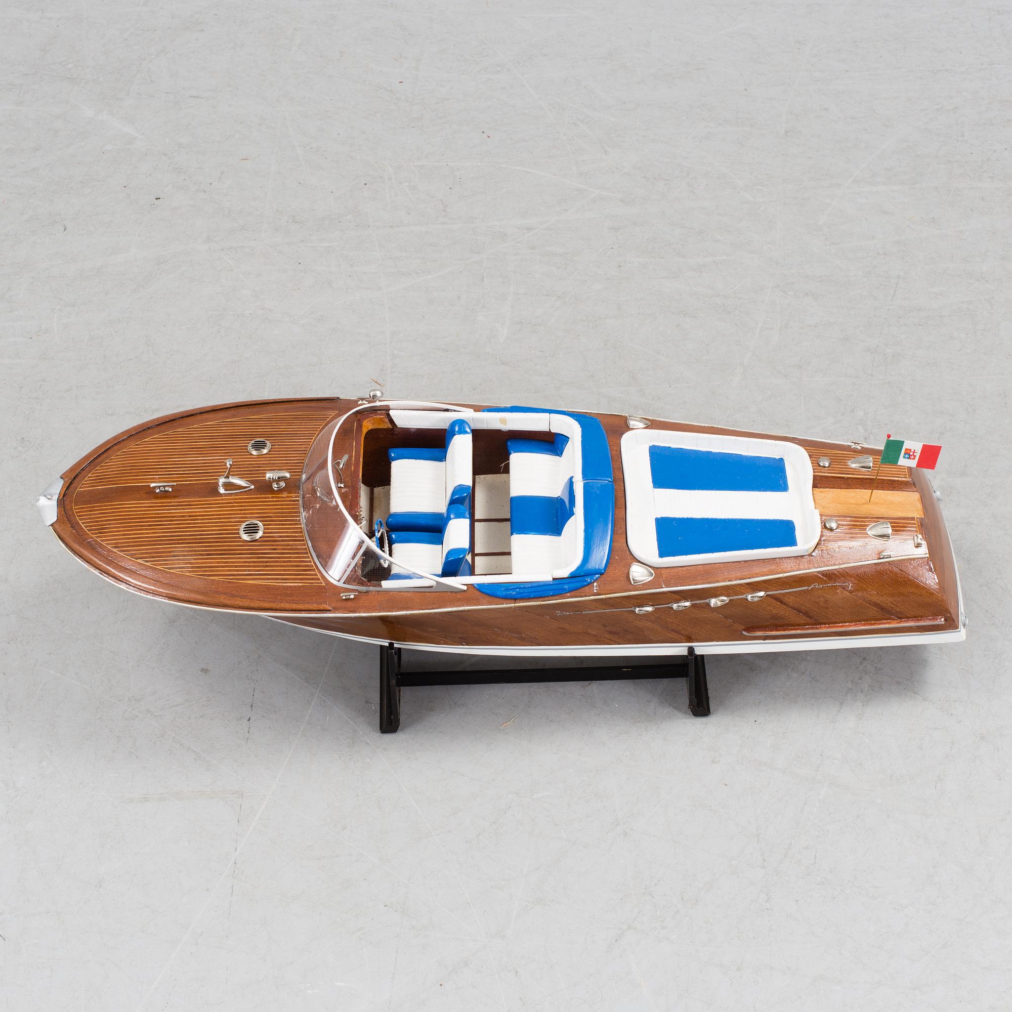 MODELLBÅT, "Riva", 2000-tal.