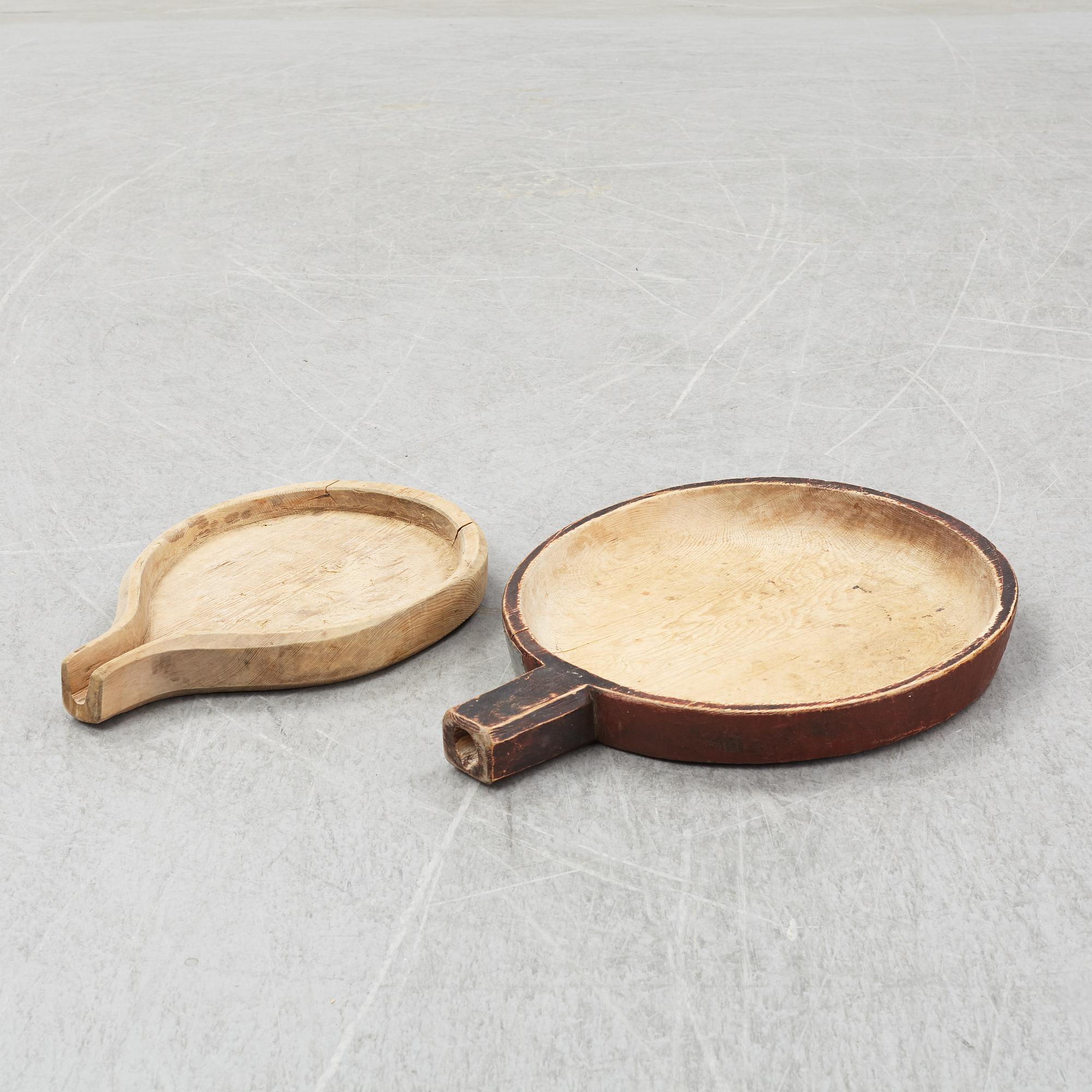 A pair of pine cheese molds, 19th Century.