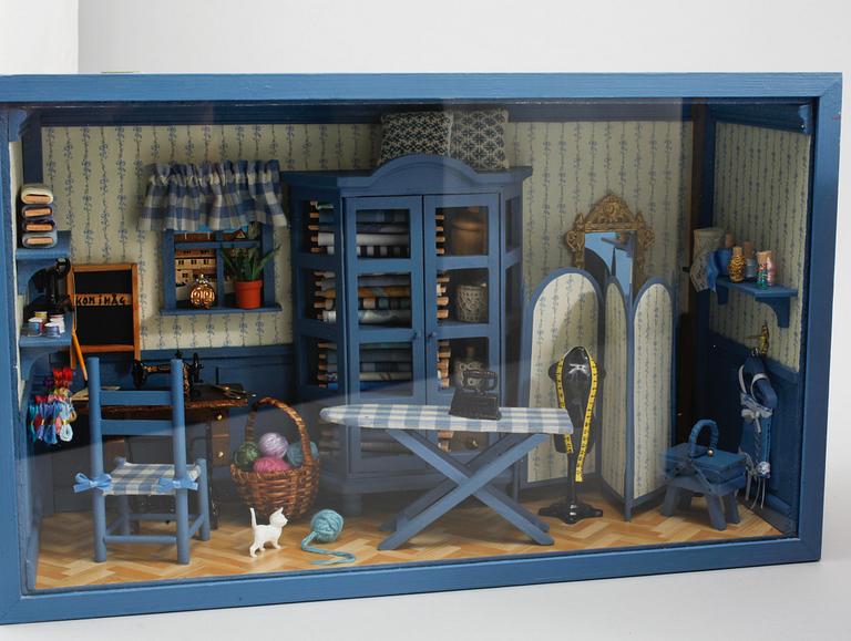 TITTSKÅP, 2 st, 1900-talets andra hälft.