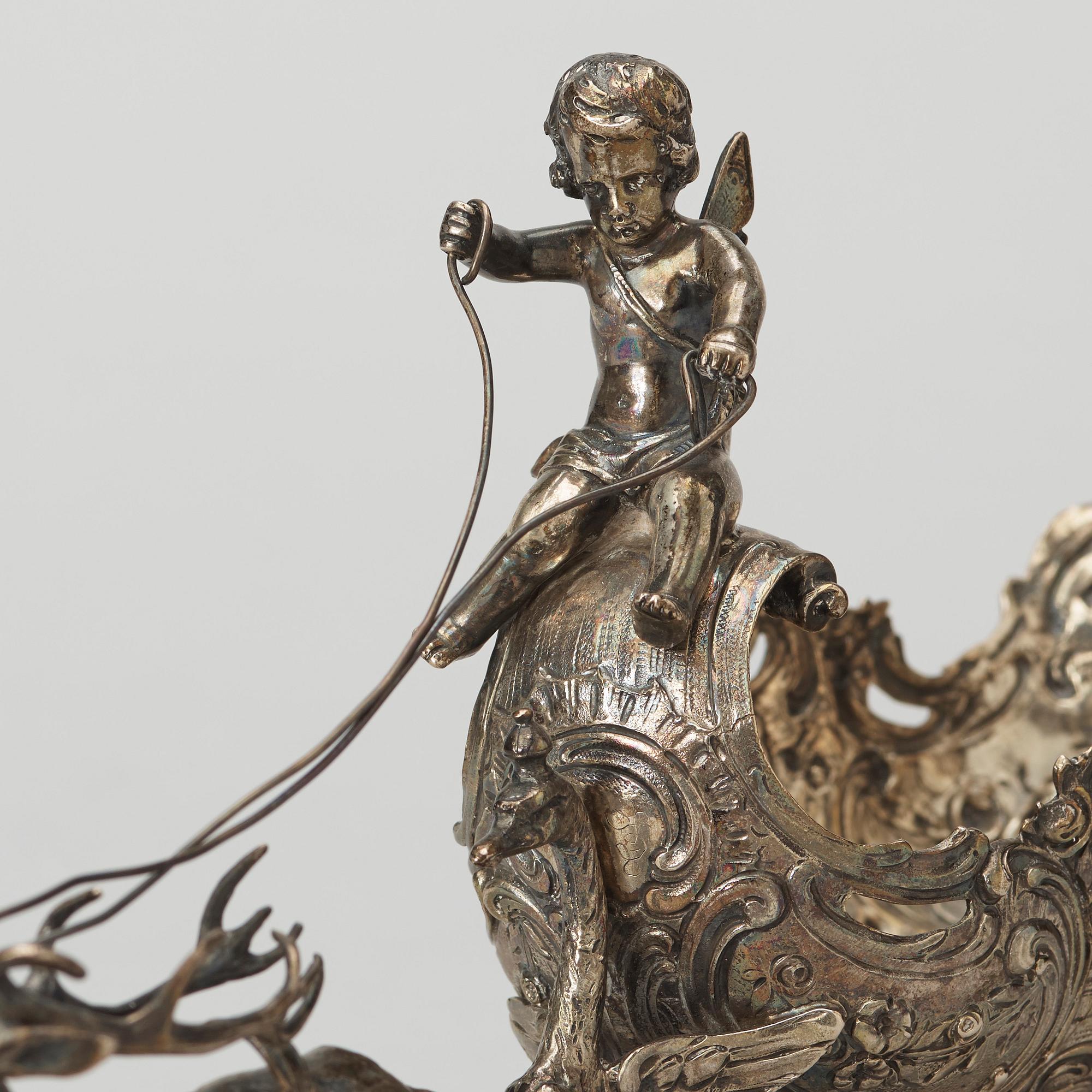 A silver bowl in the shape of a sleigh probably Germany early 20th century. Weight c. 380 gram.
