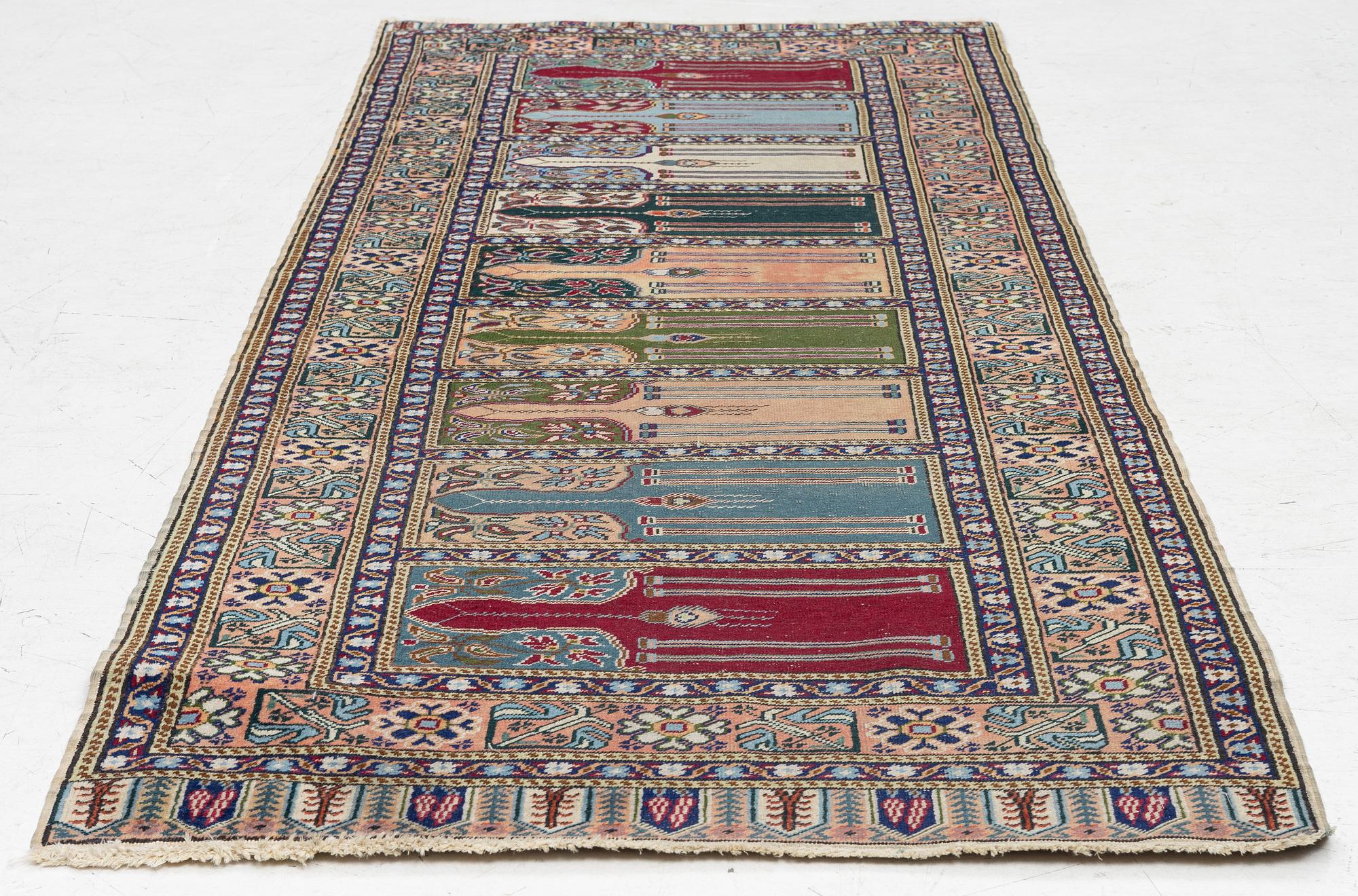 A gallery rug, Kayseri Saff, approx. 218 x 87 cm.
