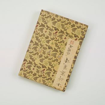 Book, 4 vol, richly illustrated with woodcuts in colours, "Shi zhu zhai jian pu" by Hu Zhengyan.